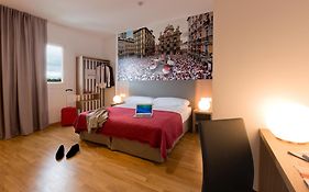 IRAIPE Pamplona Hostal Auto Check-in